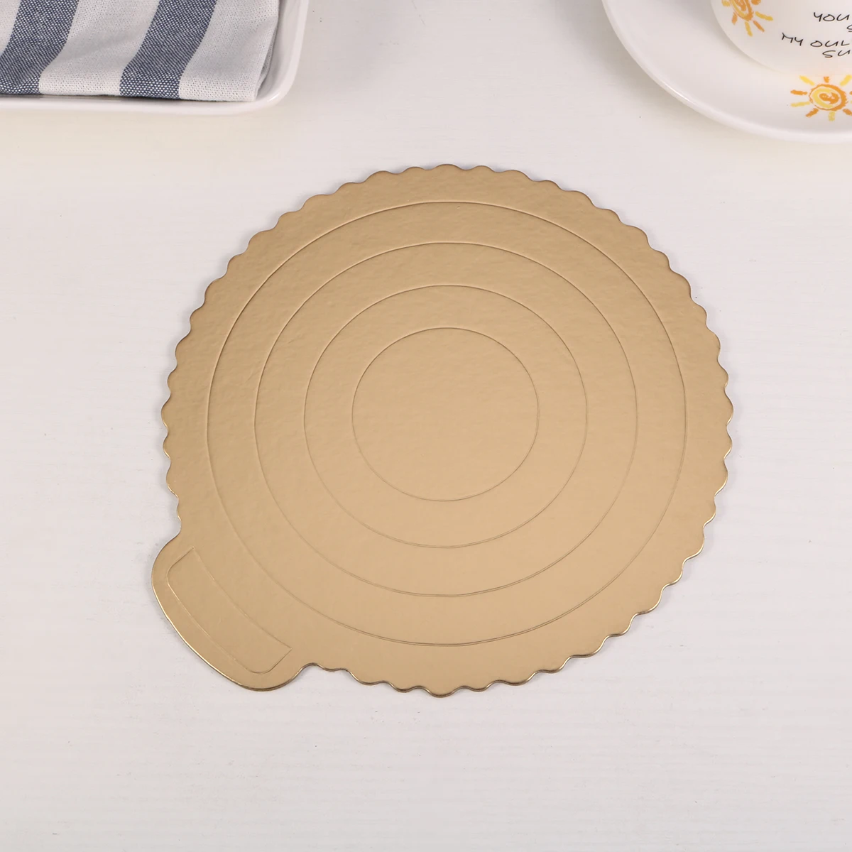 

20pcs Bottom Gasket Boards Premium Disposable Display Circles Tray Serving Round Delicate for Dessert Appetizers Serving Round