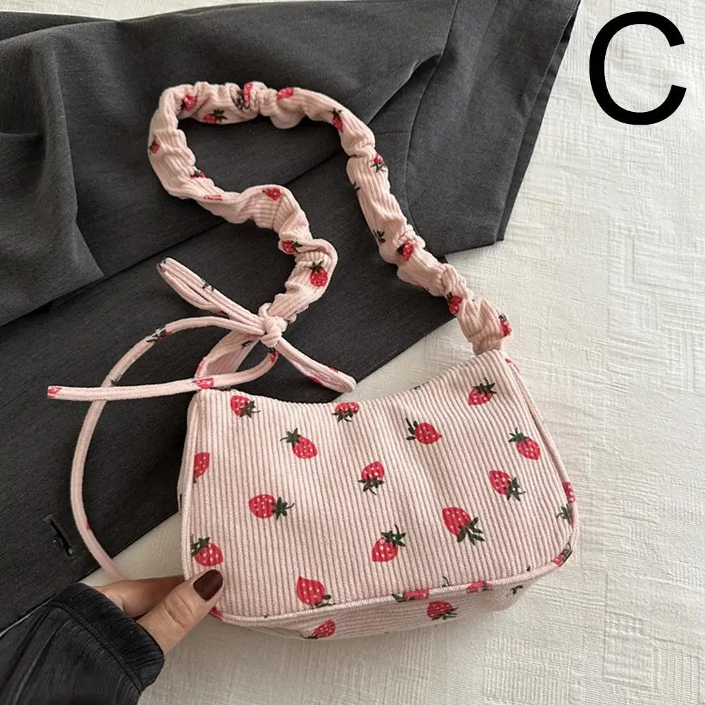 Petit sac sous les bras pour femmes, sac à main en velours côtelé, mignon imprimé fraise, petit fourre-tout demi-lune Design, sac à main en tissu écologique, Mini sacs à bandoulière