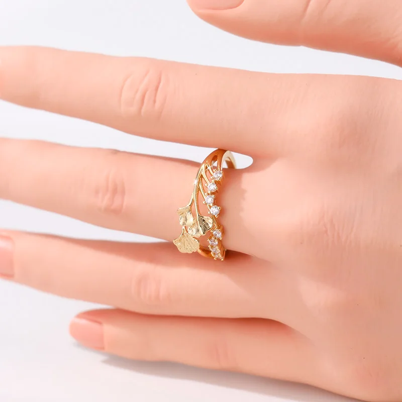Delicate Synthetic Zirconia Ginkgo Biloba Leaf Charm Ring Women's Golden Elegant Luxury Banquet Party Finger Jewelry Accessories