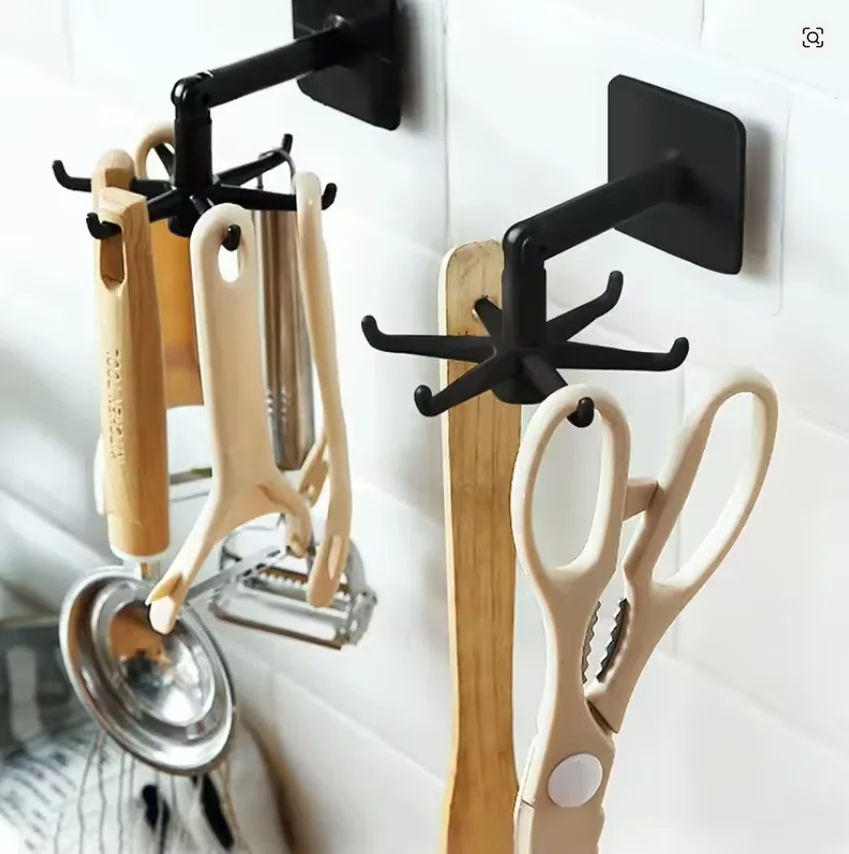 Suporte de parede giratório 360 graus sem furos para colheres, ideal para armazenamento na cozinha.