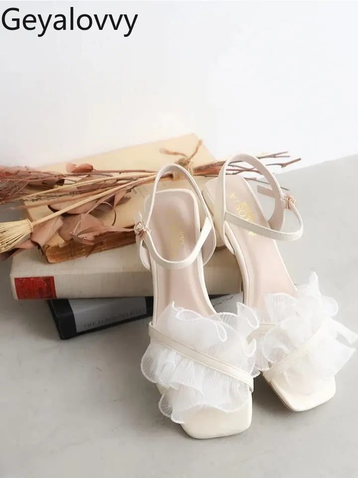 

Новинка лета 2026: Женские босоножки на среднем квадратном каблуке с рюшами в японском стиле, с ремешком на щиколотке