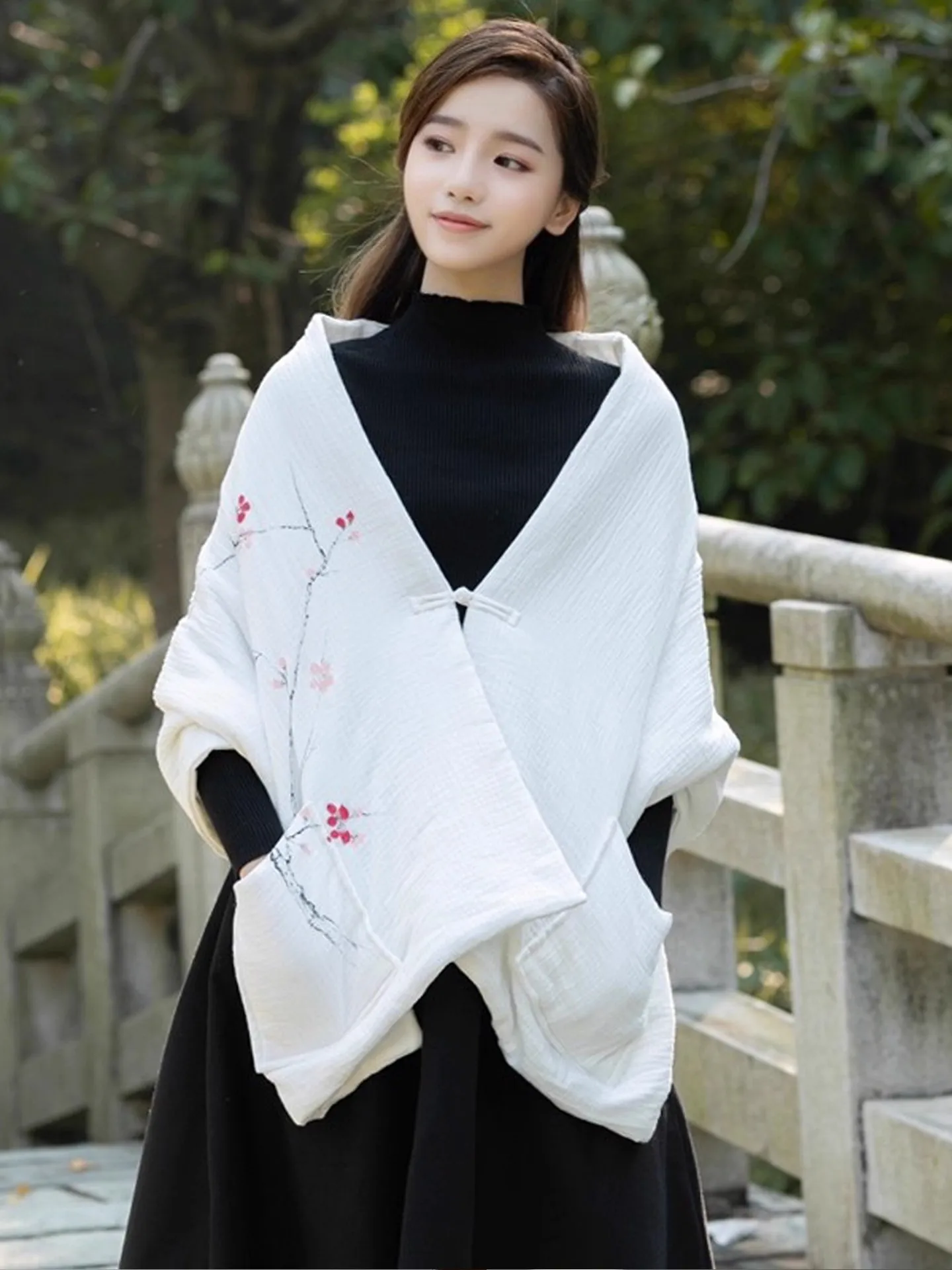 

Warmth And Sle: Cuiwei Autumn Winter Hand-Painted Pure Cotton Buttoned Cotton Filled Large awl Hanfu Outerwear for Women