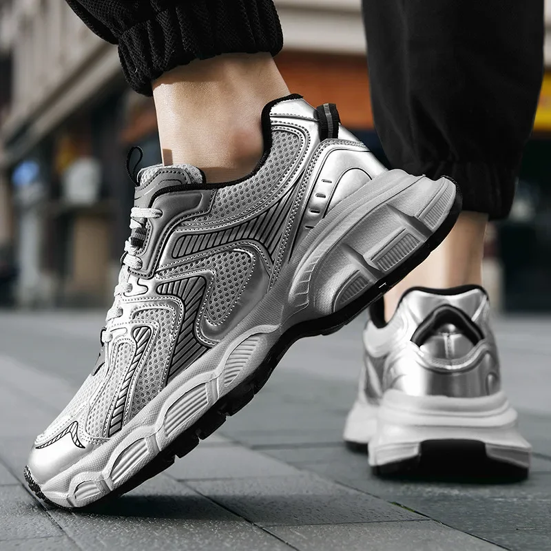 

Новый тип мужской повседневной спортивной обуви на толстой подошве, увеличивающей рост, в стиле пэчворк, однотонной и дышащей.