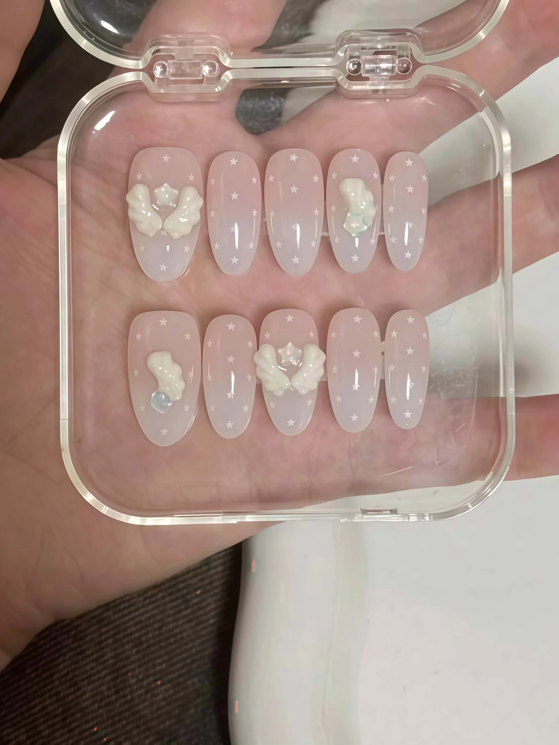 10 Pieces of Handmade Oval Almond-Shaped Nail Tips, Medium Length, Nude Pink Gradient, Y2K Pure Girl Angel Wings and Stars Vibe, Suitable for Students, Sweet Girls, Campus Outfits, Dating Photos, Birthday Gifts, Includes 1 Piece of Jelly Glue and 1 Nail File