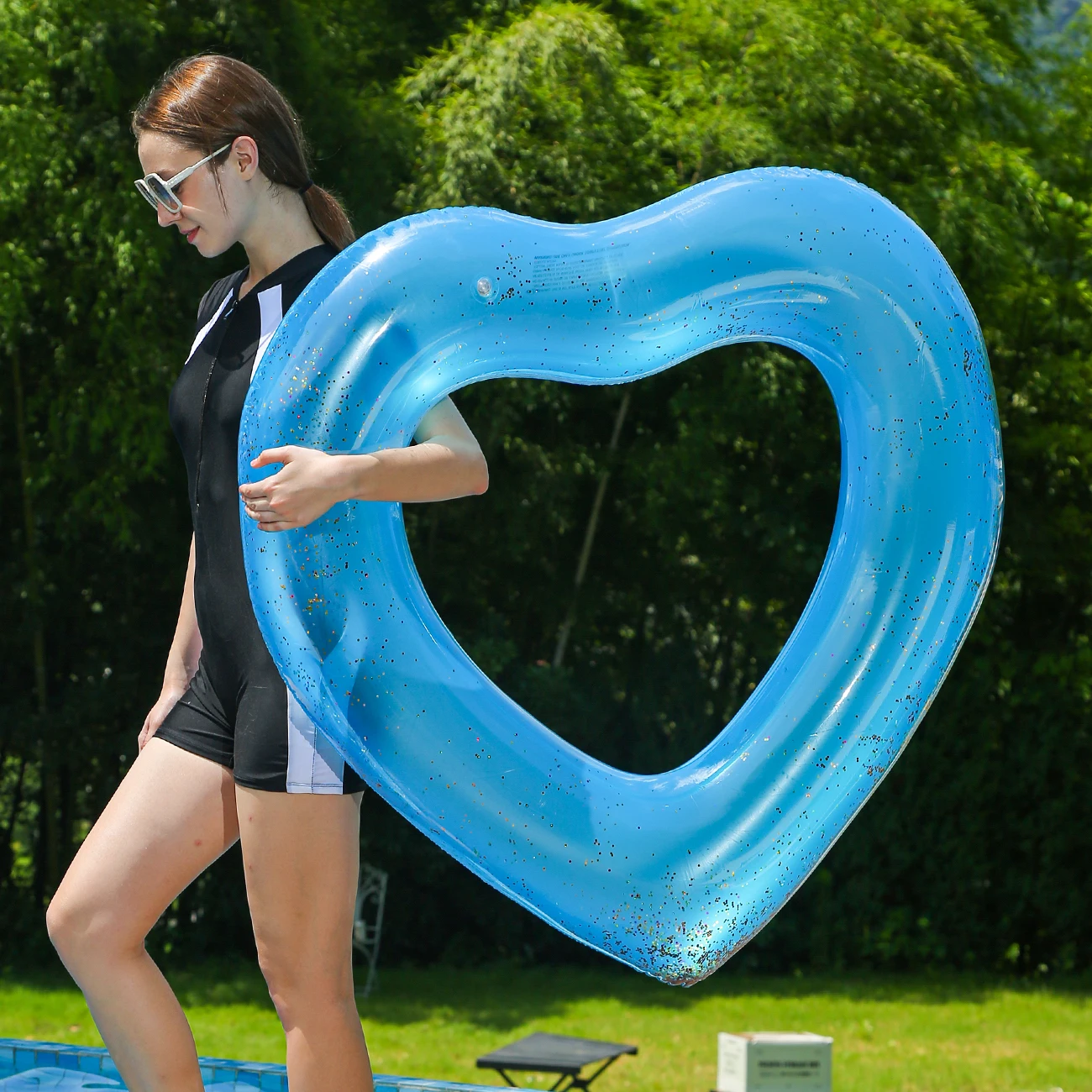 Flotteur de piscine scintillant en forme de cœur (bleu/rose), flotteur adulte haut de gamme pour les fêtes océaniques, idée cadeau d'été ultime, 1 pièce