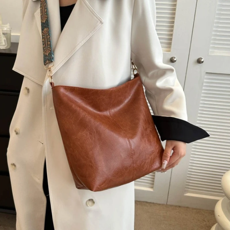 New Fashion Women's Handbags Shoulder Crossbody Bag Large Capacity Bucket Bag Solid Color Pu Fashion Shoulder Bag for Women