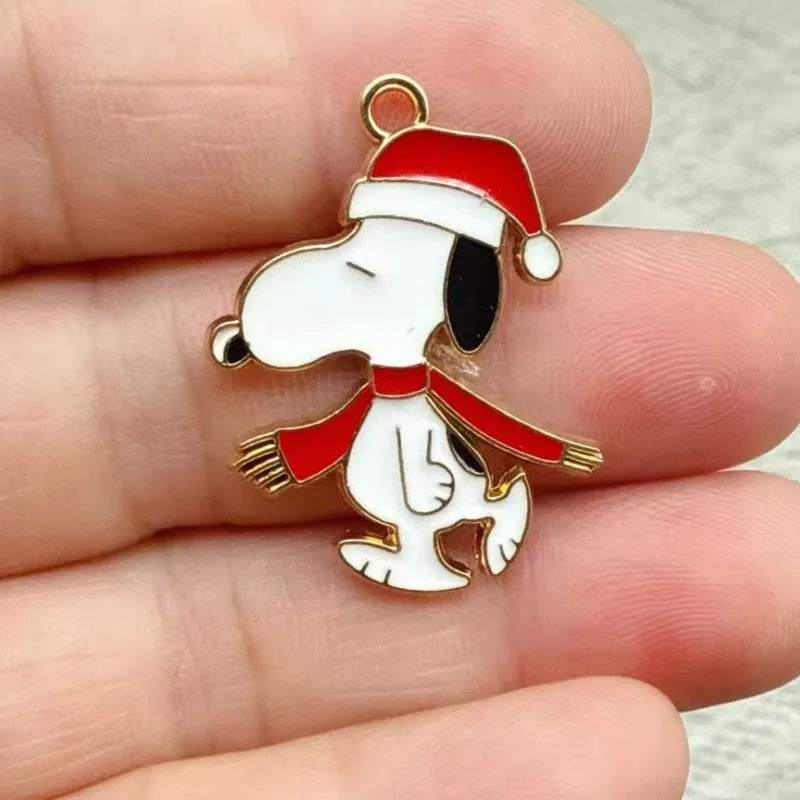 10 Stück Cartoon Snoopy Dekorationen Niedliche Legierungs-Anhänger Anime DIY Weihnachten Paar Kreative Mode Schmuck Accessoires Geschenk – Detail 3
