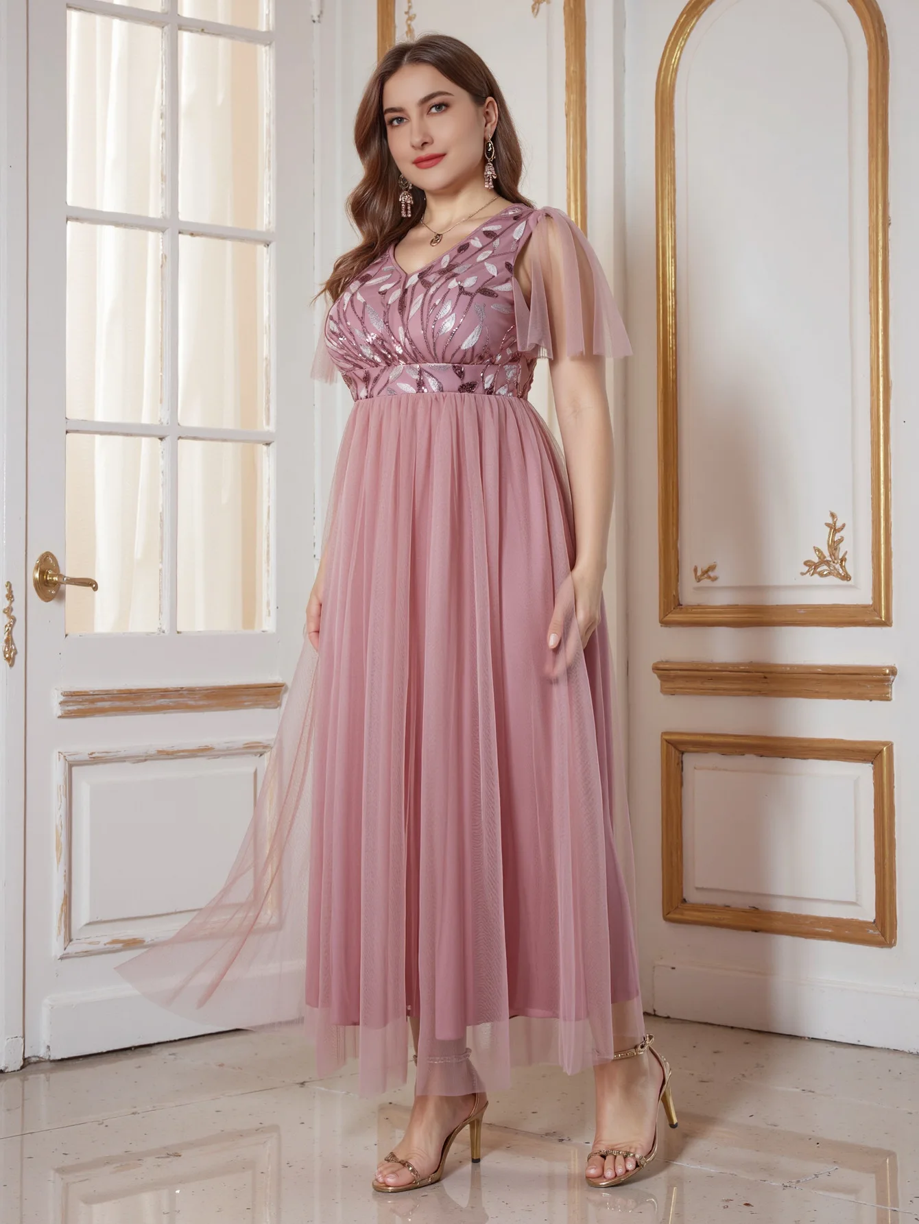 فستان سهرة رسمي طويل أنيق برقبة على شكل حرف V وأكمام قصيرة باللون الوردي
