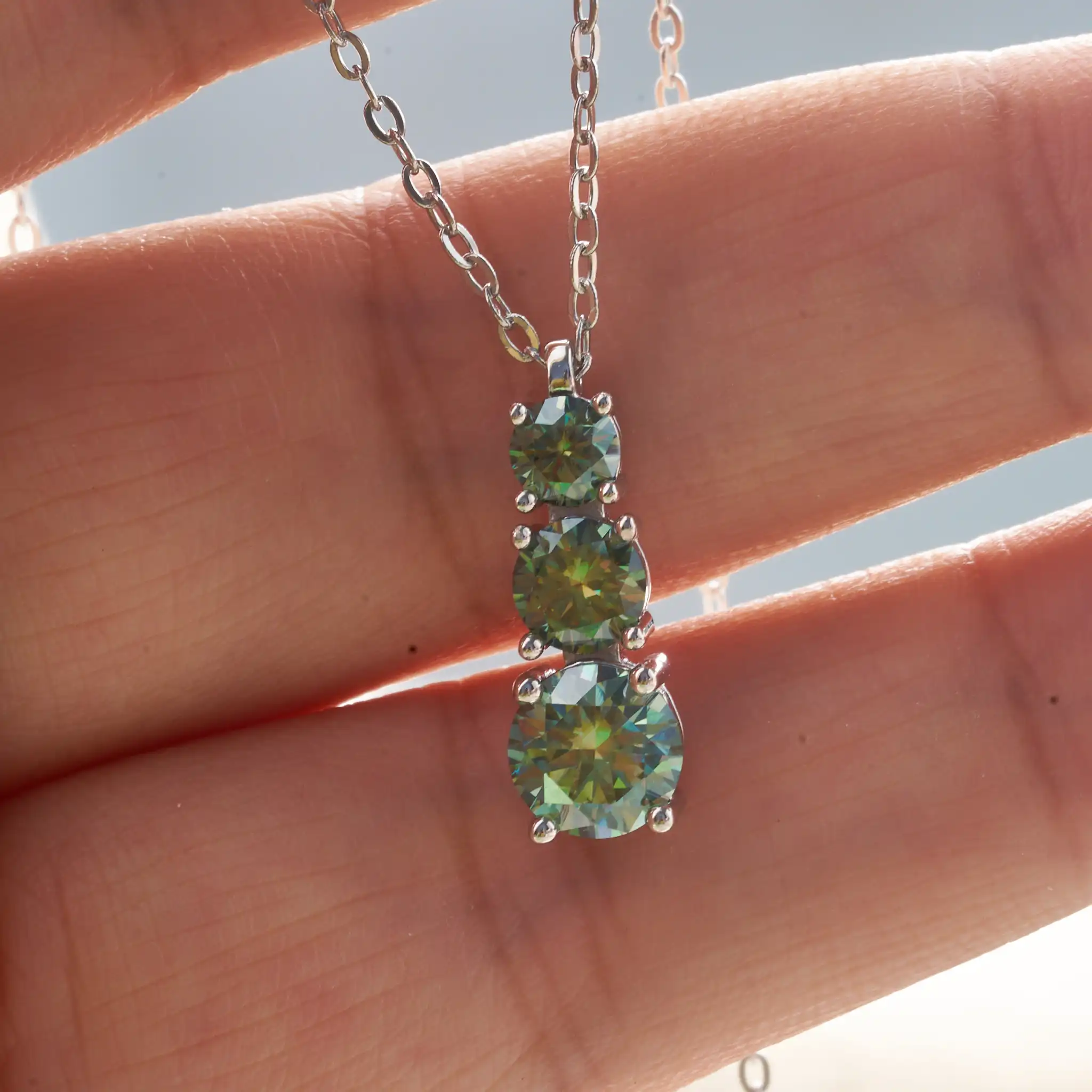 Neue Original 925 Silber Drei-Stein-Anhänger-Halskette Moissanit 1,8ct Damenschmuck Valentinstagsgeschenk Halsketten für Frauen – Detail 6