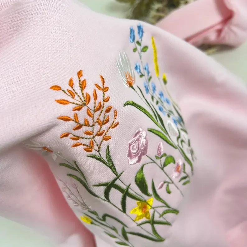 Sudadera bordada de gran tamaño con botánica de flores silvestres, sudadera con bordado floral, sudadera con cuello redondo de libélula