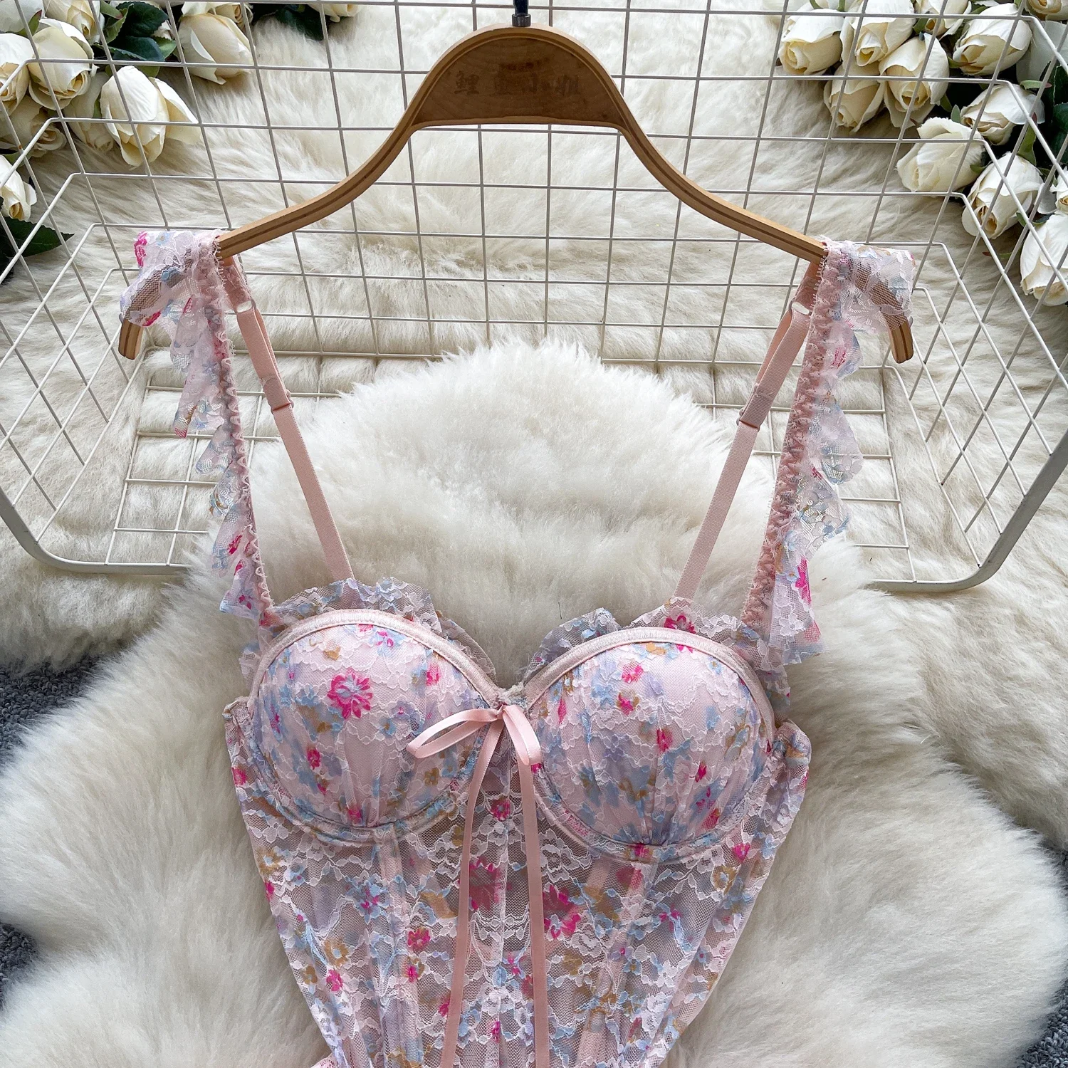 Koronkowa sukienka erotyczna typu mini, bez rękawów, z siateczki, modelująca sylwetkę, z kwiatowym wzorem, nowa, na ramiączkach, typu gorset, bielizna nocna.