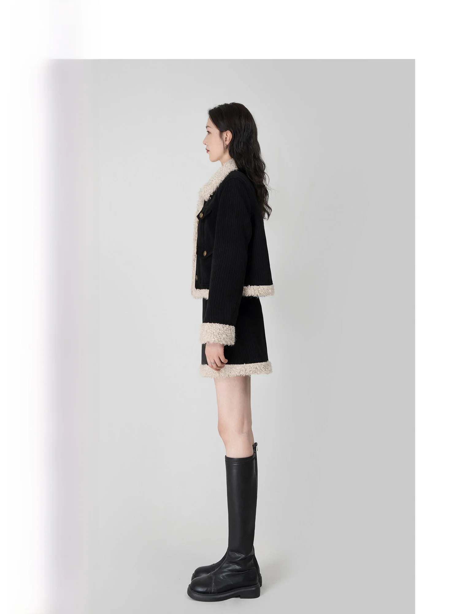 

Зимний комплект «Волнистое яйцо» для женщин: куртка из утепленного хлопка с воротником из меха и юбка с высокой талией