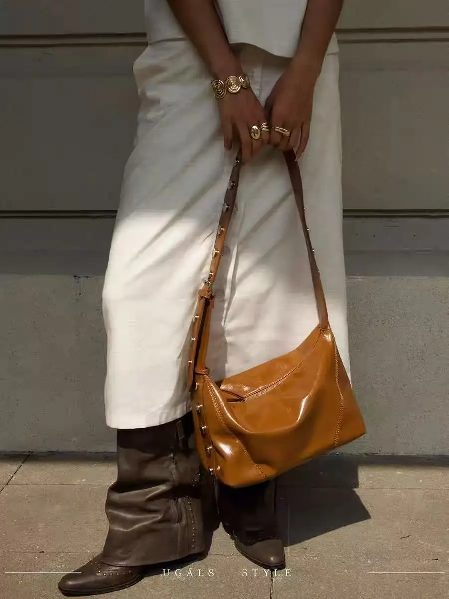 

Fashion Rivet Casual Cool Bag High Quality Textured Women Handbag Large Capacity Shoulder Underarm Bag Female Messenger Bag