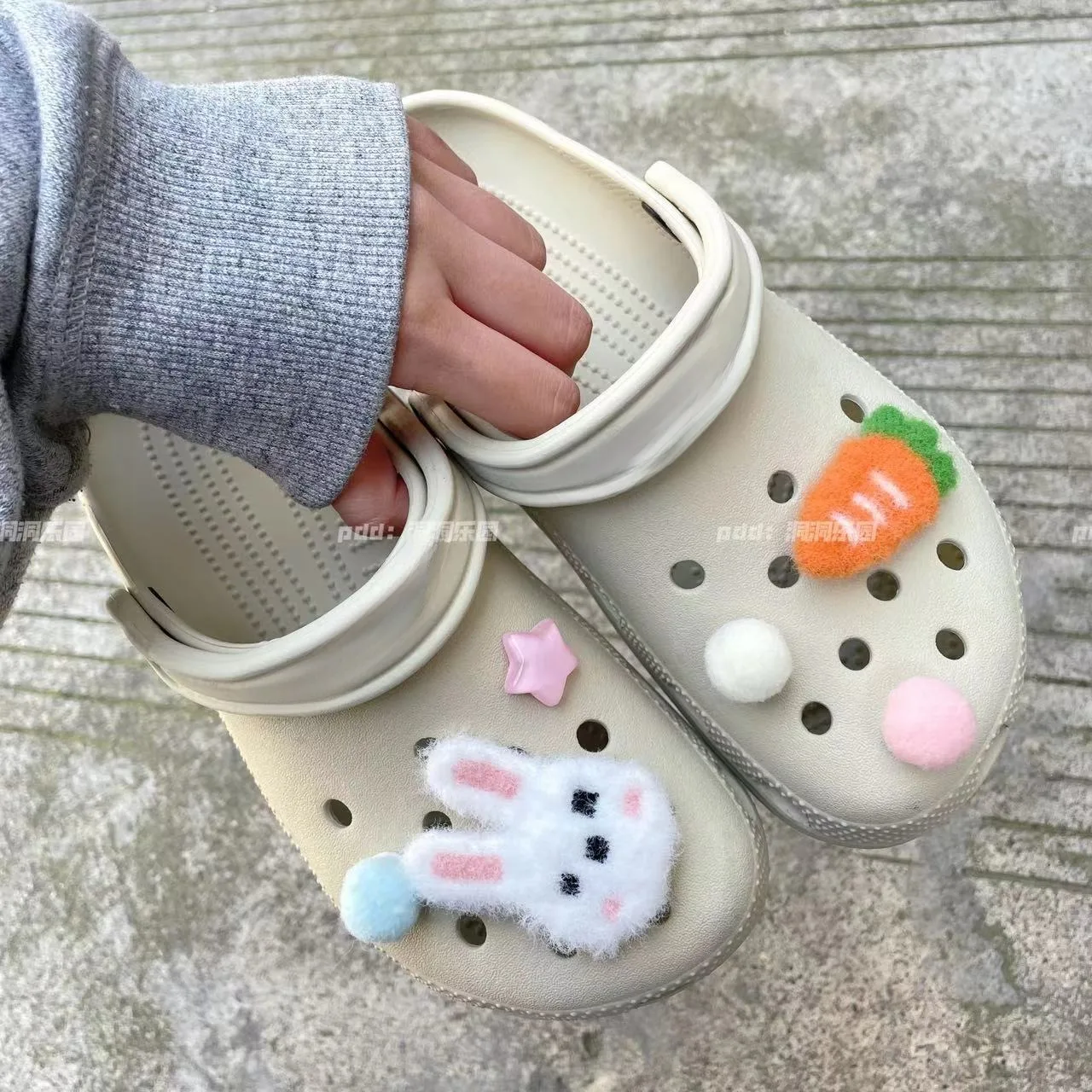 

Плюшевый кролик, морковь, серия, милые Подвески для Crocs, милая фотография, аксессуары для рукоделия, интересные сабо, джинсы