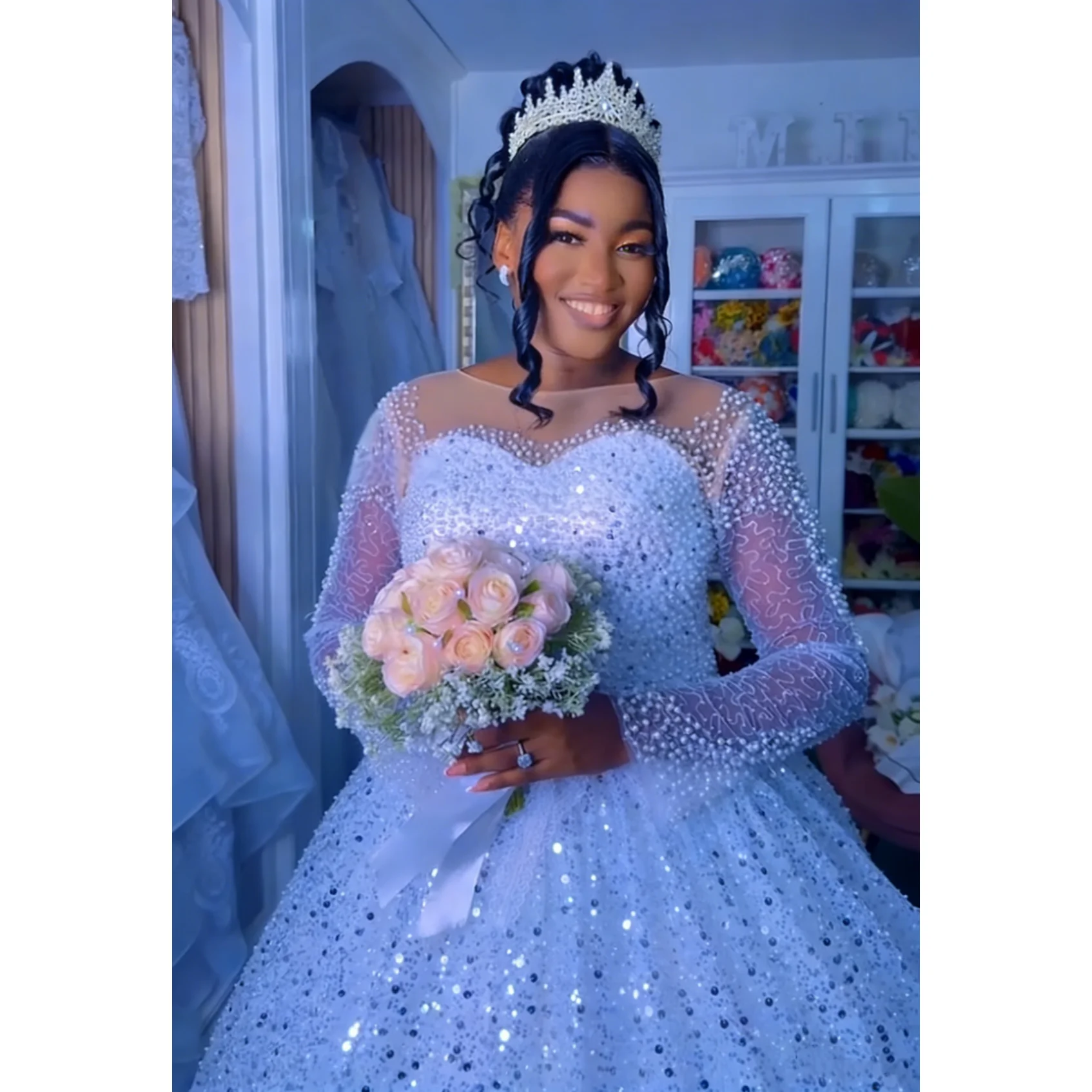 

Изысканное свадебное платье-бальное платье с бисером, длинными рукавами, из тюля, с вырезом «сердечко», блестящее, больших размеров, на заказ