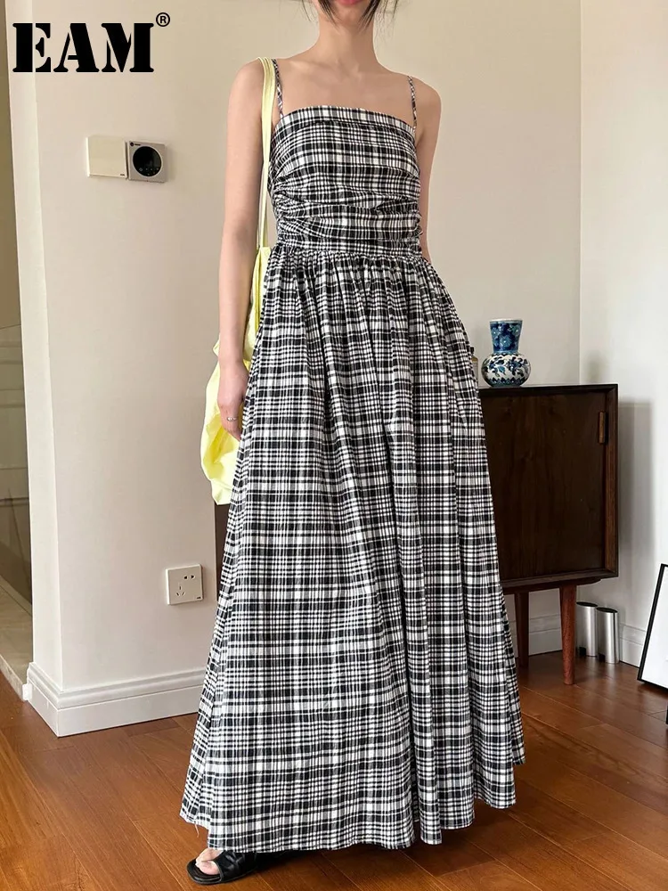 

[EAM] Women Black Pleated Plaid Long Spaghetti Strap Dress New Strapless Sleeveless Fashion Tide Spring Summer 2024 1DH5816