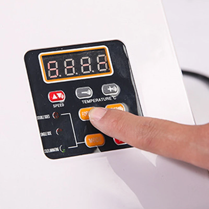 

Self-adhesive single and double-sided laminating machine A1 size 65 cm printing speed laminating machine OGK6580 crystal label