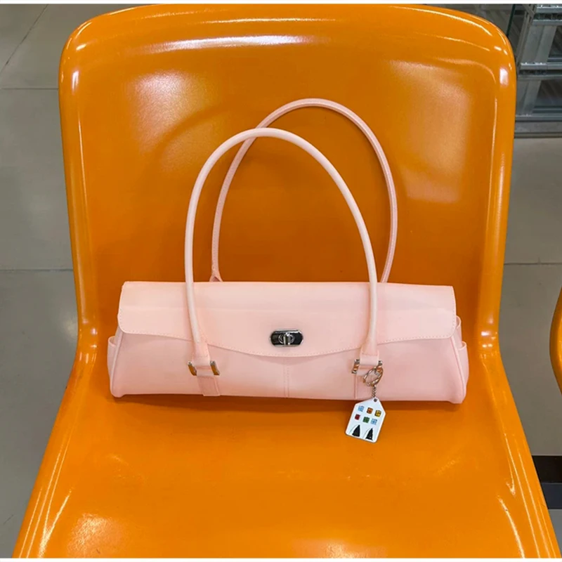 Transparente Macaron-Farbene Schnallen-Flip-Hobo-Unterarmtasche, Leichte Damen-Handtasche mit Obergriff, Französisch-Schicke Lange Henkeltasche – Detail 5