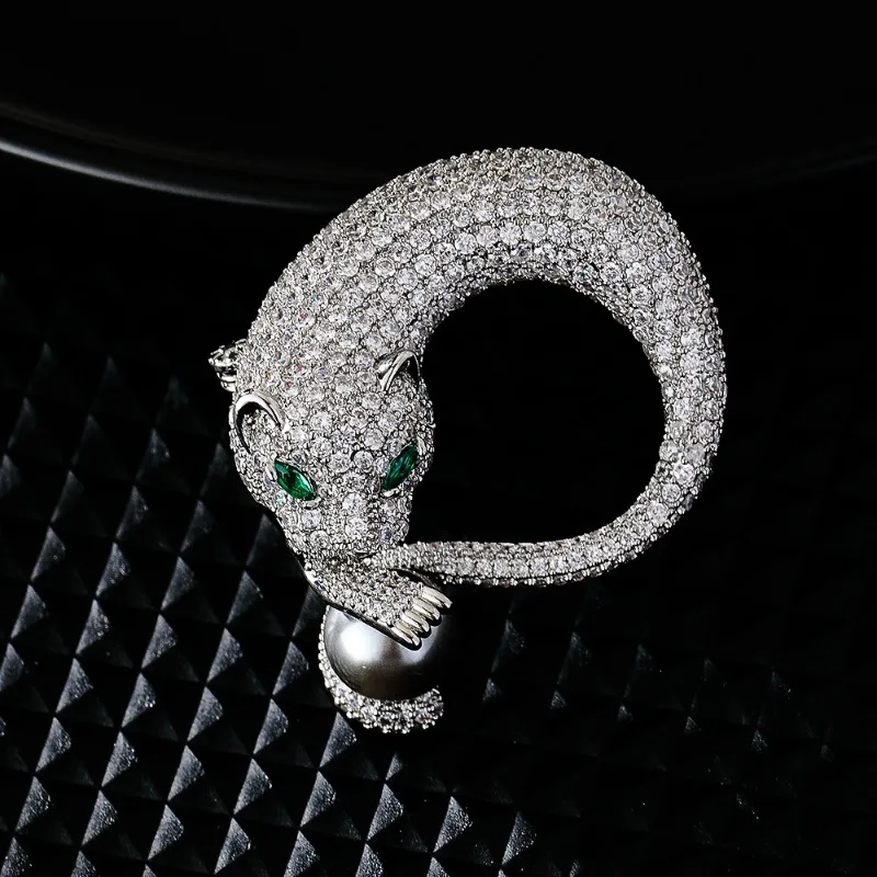 

High-end Leopard Brooch, Paved Cubic Zirconia , Luxury Animal Pin for Men Women, Designer Jewelry for Suit Scarf Bag