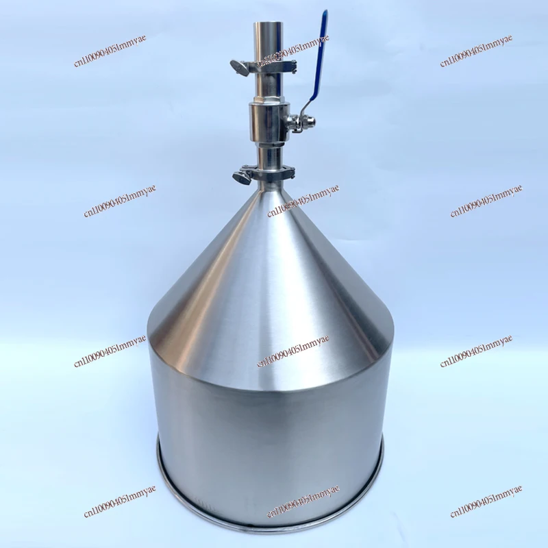 قمع بقطر كبير جدًا مع صمام كروي بمفتاح تحكم يملأ سجق الدم بالإضافة إلى رف قادوس صلصة الفلفل الحار