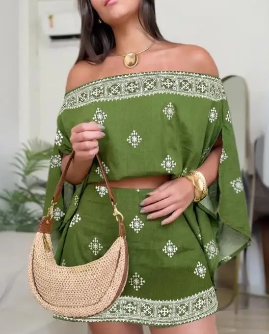 

3 Pieces Women Outfit Vintage Tribal Print Off Shoulder Split Sleeve Convertible Shoulder Top & Casual Skorts Set with Bandeau