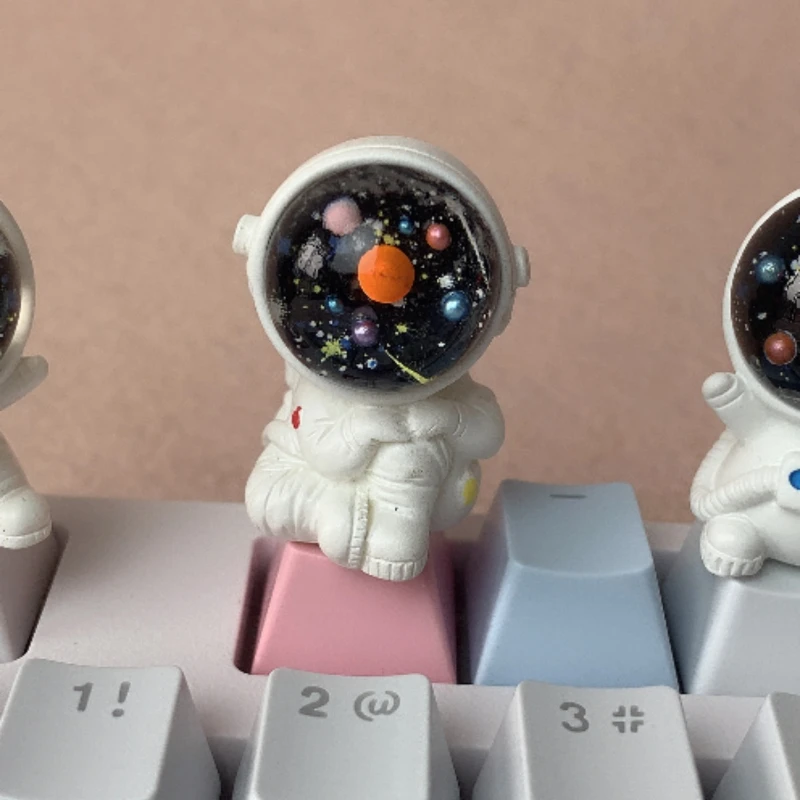 Oryginalna spersonalizowana kreatywna nasadka na klawisze Space Rabbit 3D Cute Customized R4 Cross Axis for Girls Mechanical Keyboard artisan Cap