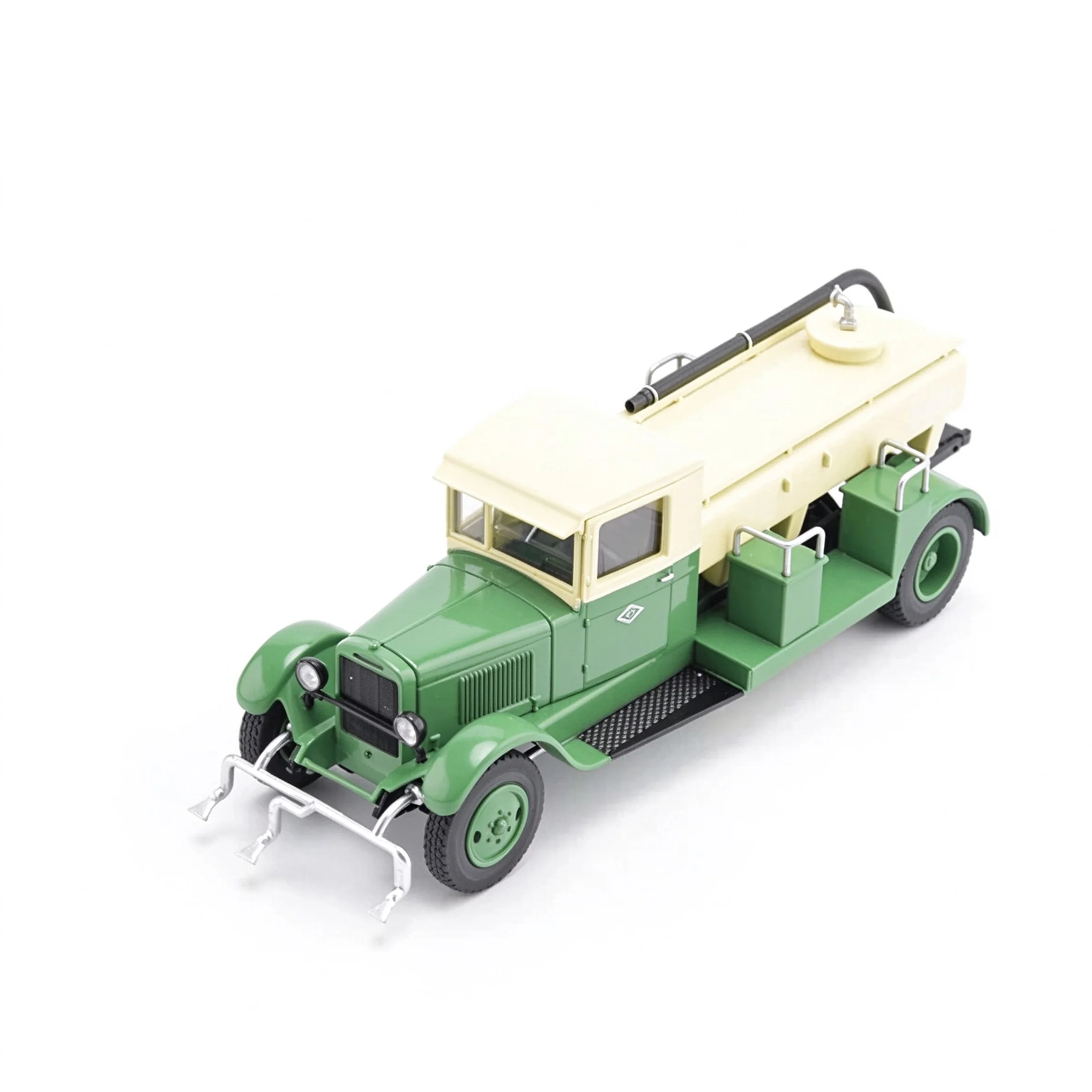 1: 43 Soviet PM Sprinkler Model Environmental Sanitation Vehicle JGRN109 Static Finished Product Model
