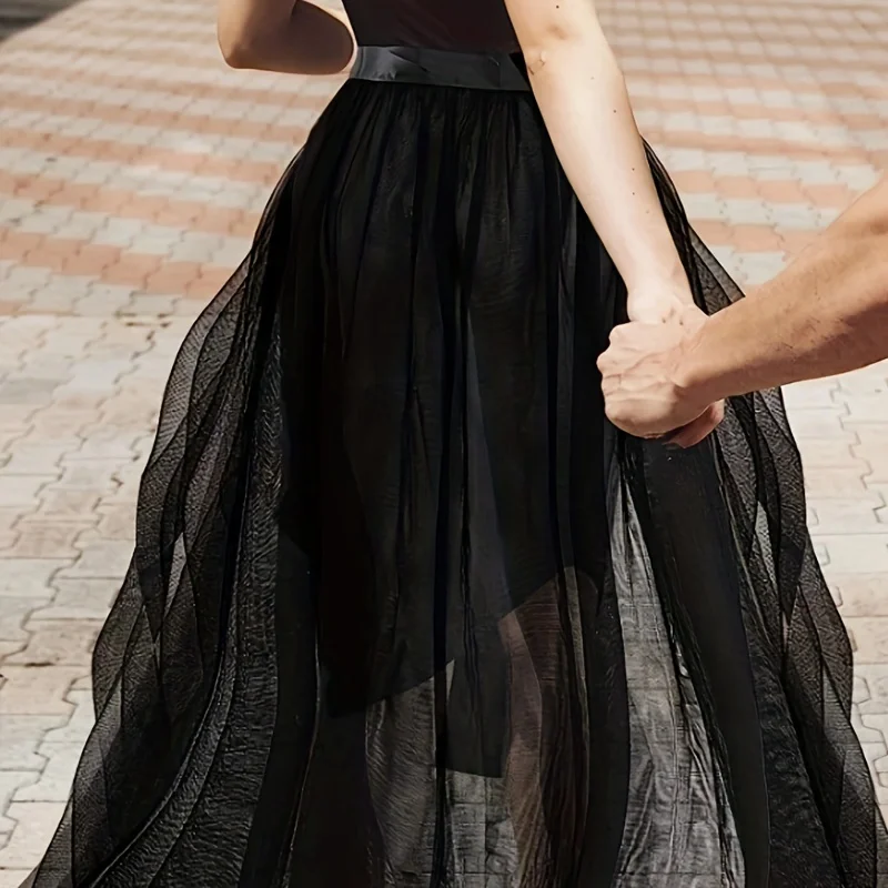 Zwarte semi-transparante mesh-verfraaide rok met striktailleversiering, sexy en sfeervolle midi-rok voor dating- en feeststyling.