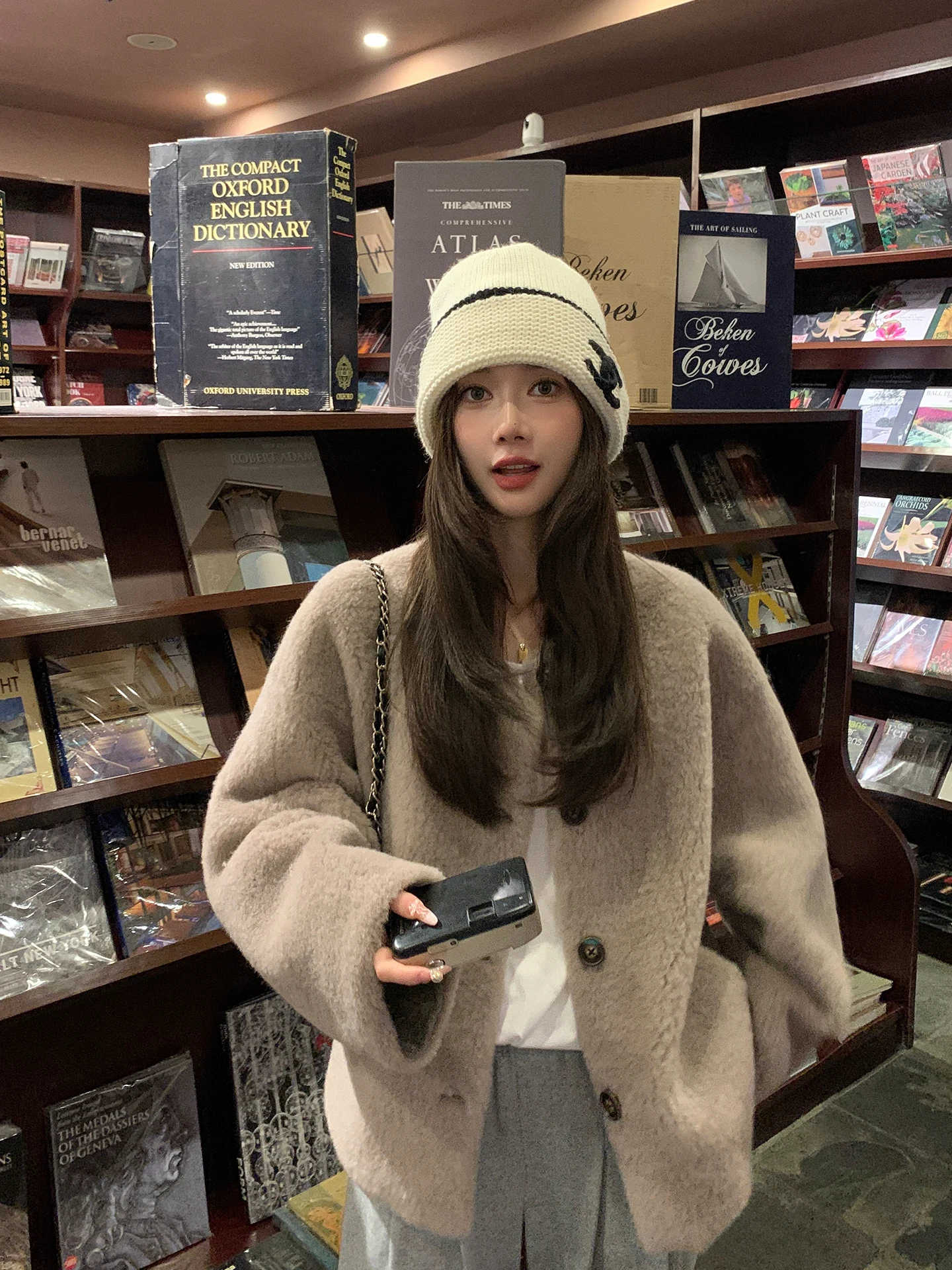 

Пальто GG Seoul Blogger из овечьей шерсти и кожи, женское, новинка 2025 года, с отделкой из бархата и меха, в стиле французской моды...