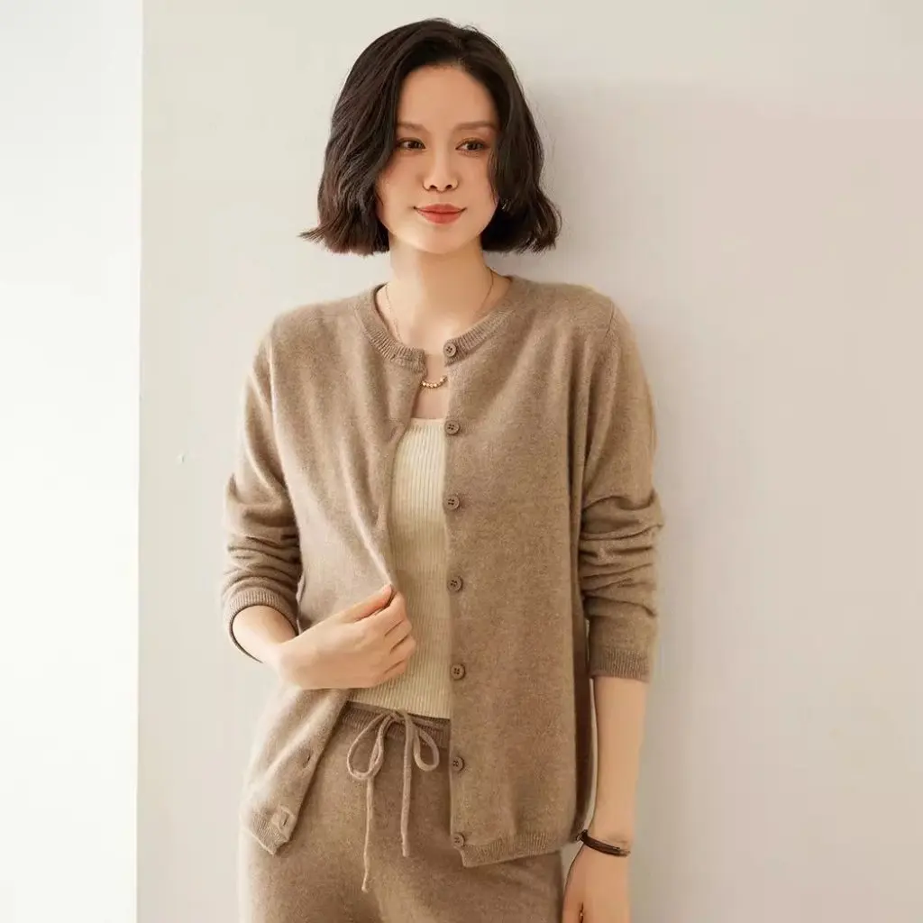 

Women's Slim Fit Cashmere Knitted Cardigan Round-Neck Autumn Winter Light Luxury Urban Style Sweater Top Versatile Coat