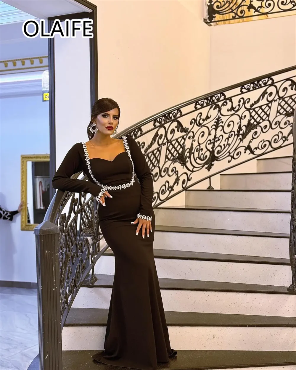 Customized Sweetheart Collar Satin Women's Evening Dress Backelss Court Sheath Sexy Beaded Crystal Prom Gown with Long Sleeve