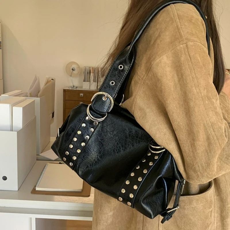 

Fashion Rivet Women Shoulder Bag PU Leather Hot Girl Motorcycle Bag Bolsa Feminina Female Underarm Bag Ladies Big Handbag Black