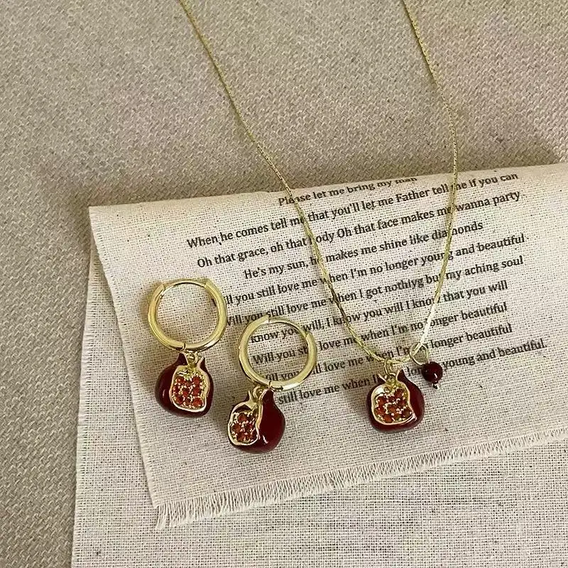 

Vintage Ankora Red Pomegranate Women's Clavicle Chain With High Luxury Light Luxury Small And Versatile Earrings Necklace