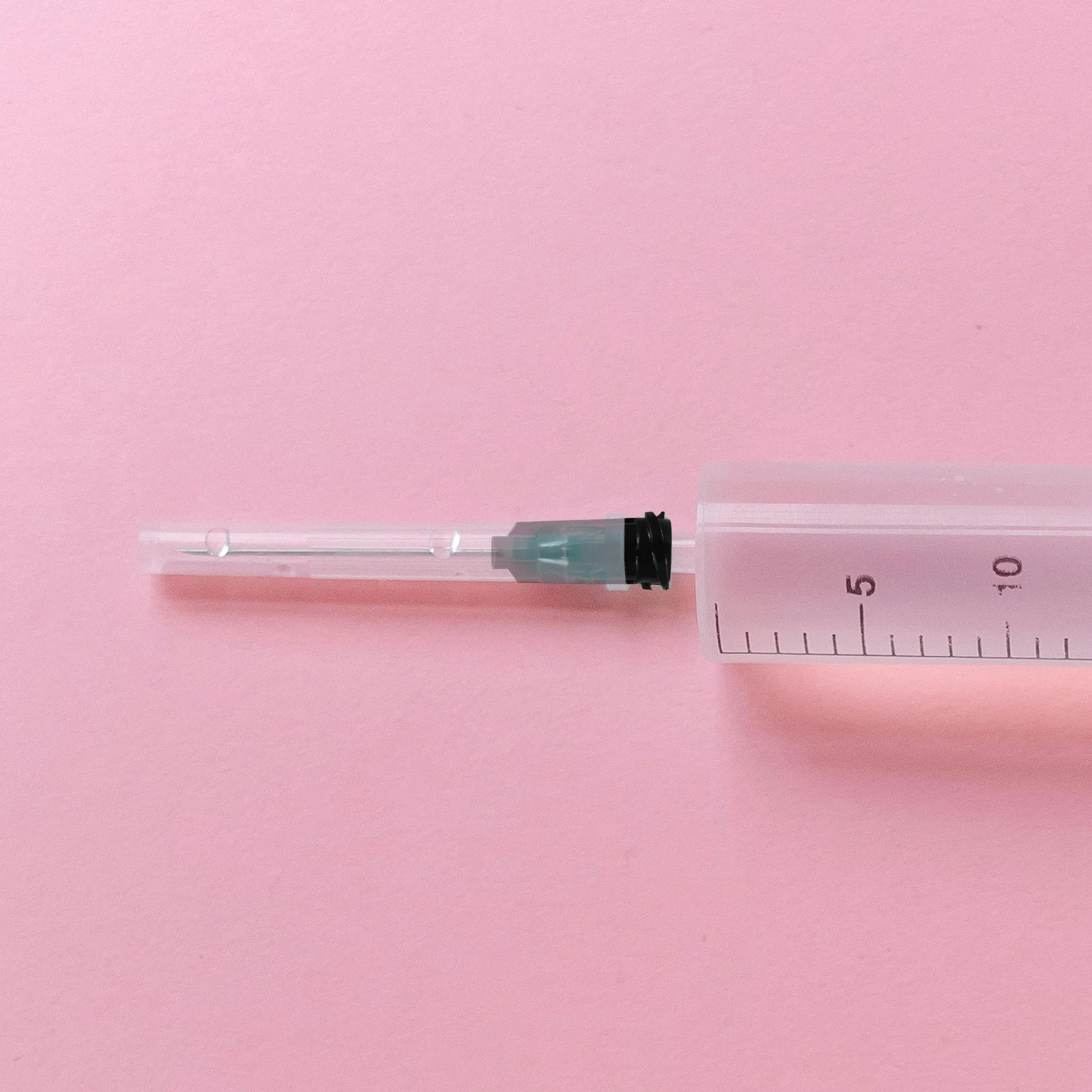 

100Pcs Syringe Tip Cap Easy Install Remove Screw Type Plastic Seal for Medical Lab Dispensing Tool Use Syringe Tip Caps