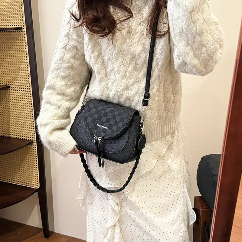 

Spacious Commuter Messenger Tote - Waterproof Nylon Bag With Leather Accents And Minimalist Urban Street Style