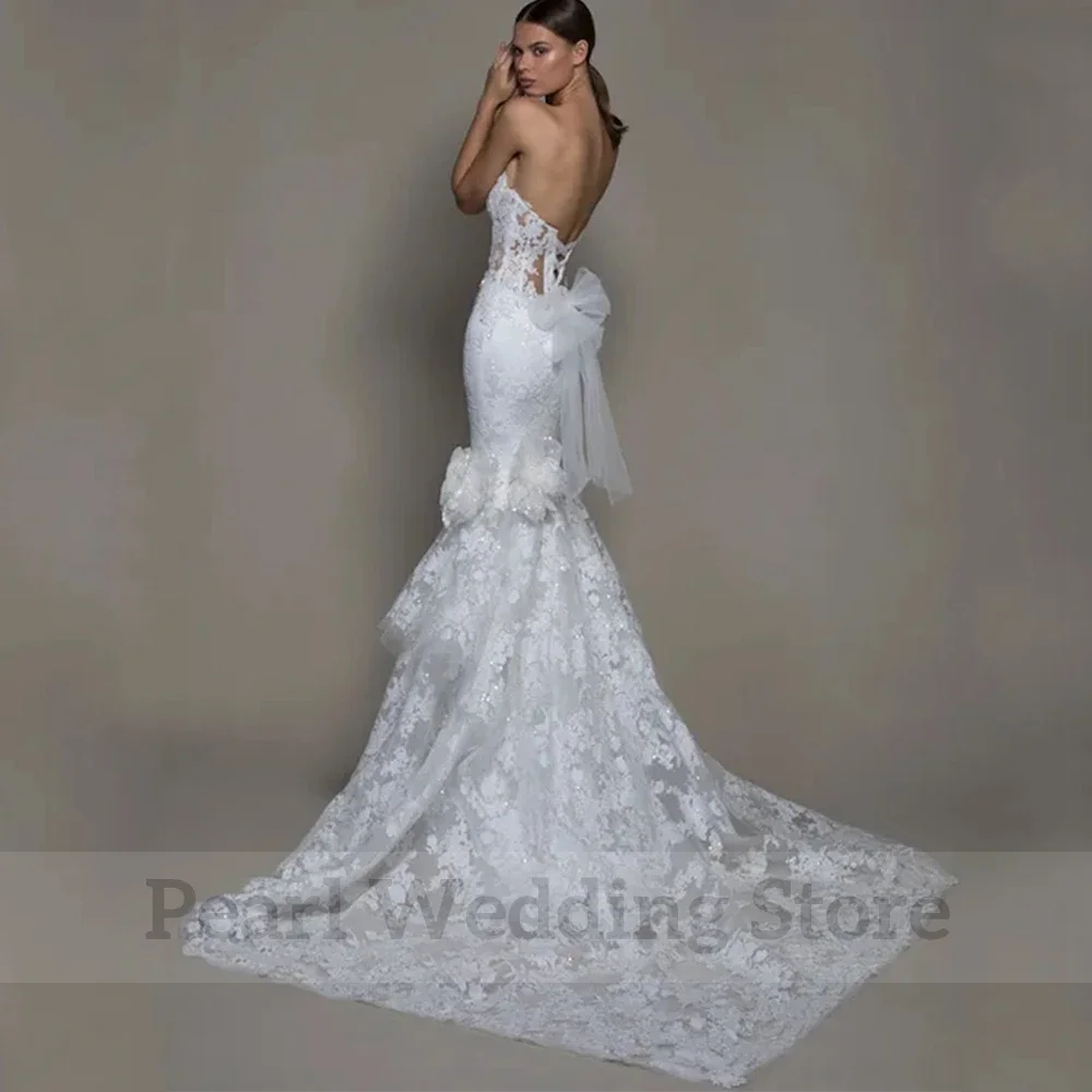 Chic Mermaid Tiered Wedding Dress Sweetheart Strapless Lace Applique Sexy Open Back Bridal Lace Up with Sweep Train Flower Gowns