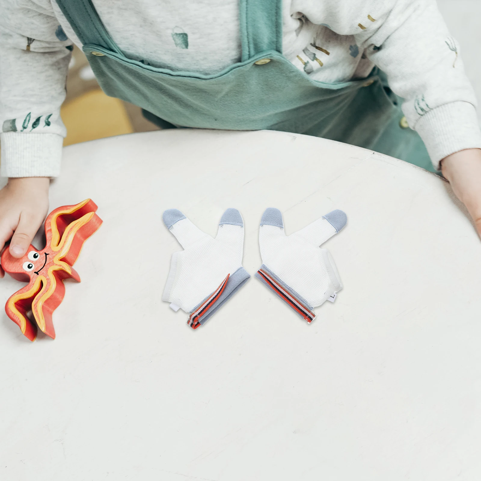 

1 пара, устойчивые к сосанию детские перчатки для рук, приятные для кожи, быстросохнущие, дышащие, сетчатые, детские перчатки с половиной пальца, летняя уличная игровая пряжа, нейлон