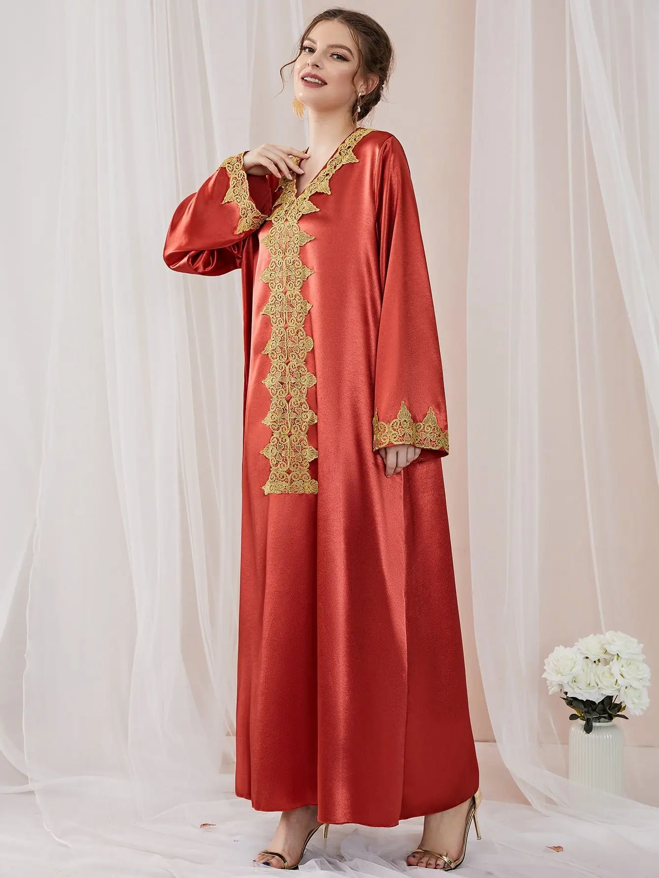 2025 جديد وصول OEM عباية المرأة فستان مسلم دبي طويلة الأكمام الخامس الرقبة زين فستان فضفاض المرأة المسلمة عباية