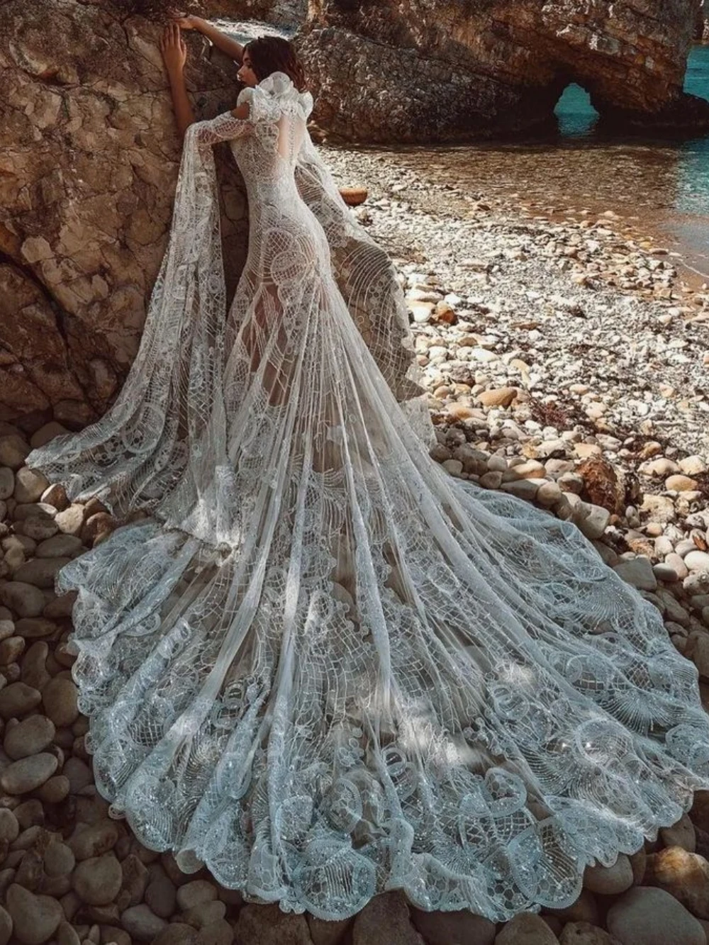 Abito da sposa a sirena in pizzo sexy illusione manica lunga a mantella cappella treno abito da sposa di lusso abito da sposa con scollo a V profondo Abito da sposa