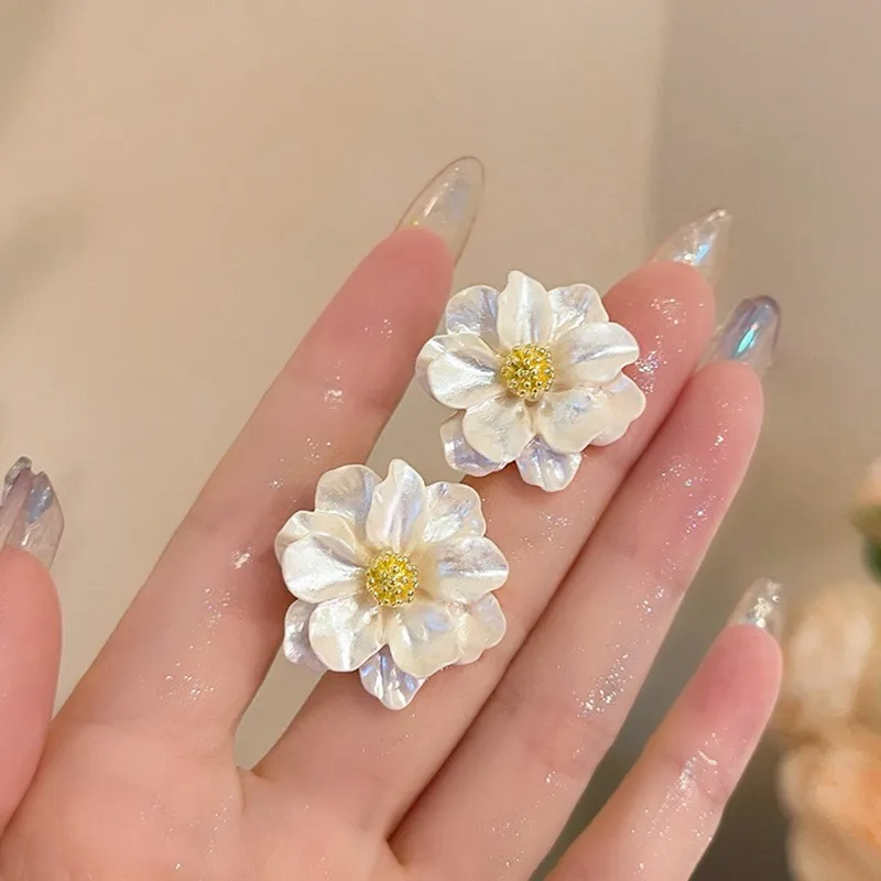 Simple Flower Women's Stud Earrings Folded Florals Korean Sweet Petals Irregular Female Earrings Fashion Jewelry Wholesale