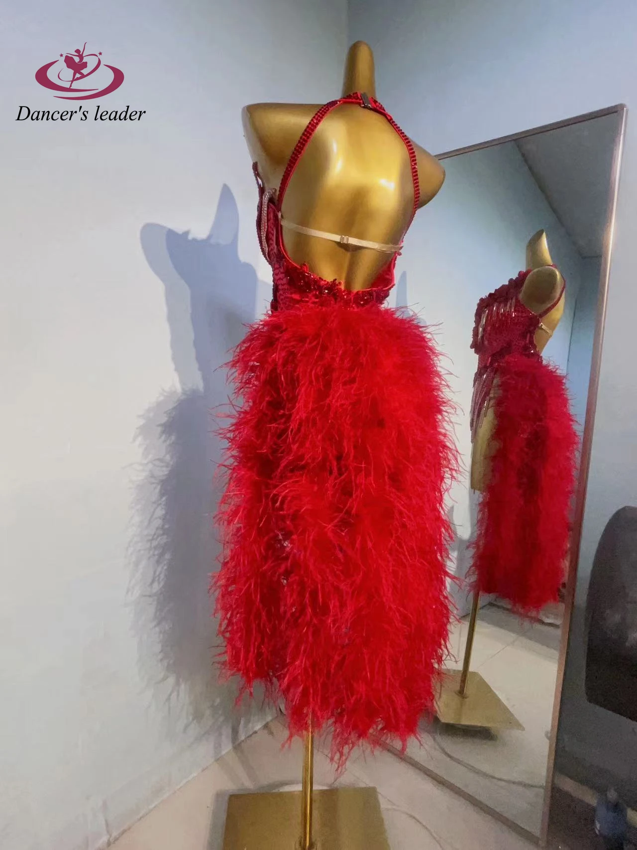 Vestido de traje de actuación de diamantes de imitación de Samba de cola de pelusa de flor roja grande personalizada de gama alta para mujer, escenario internacional de baile latino