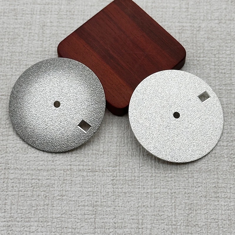 

28.5mm Dial NH35 Dial Suitable for NH34 NH35 NH36 7S26 4R35 Movements 3.0 3.8 4.1 O'clock Position Single Date Dial