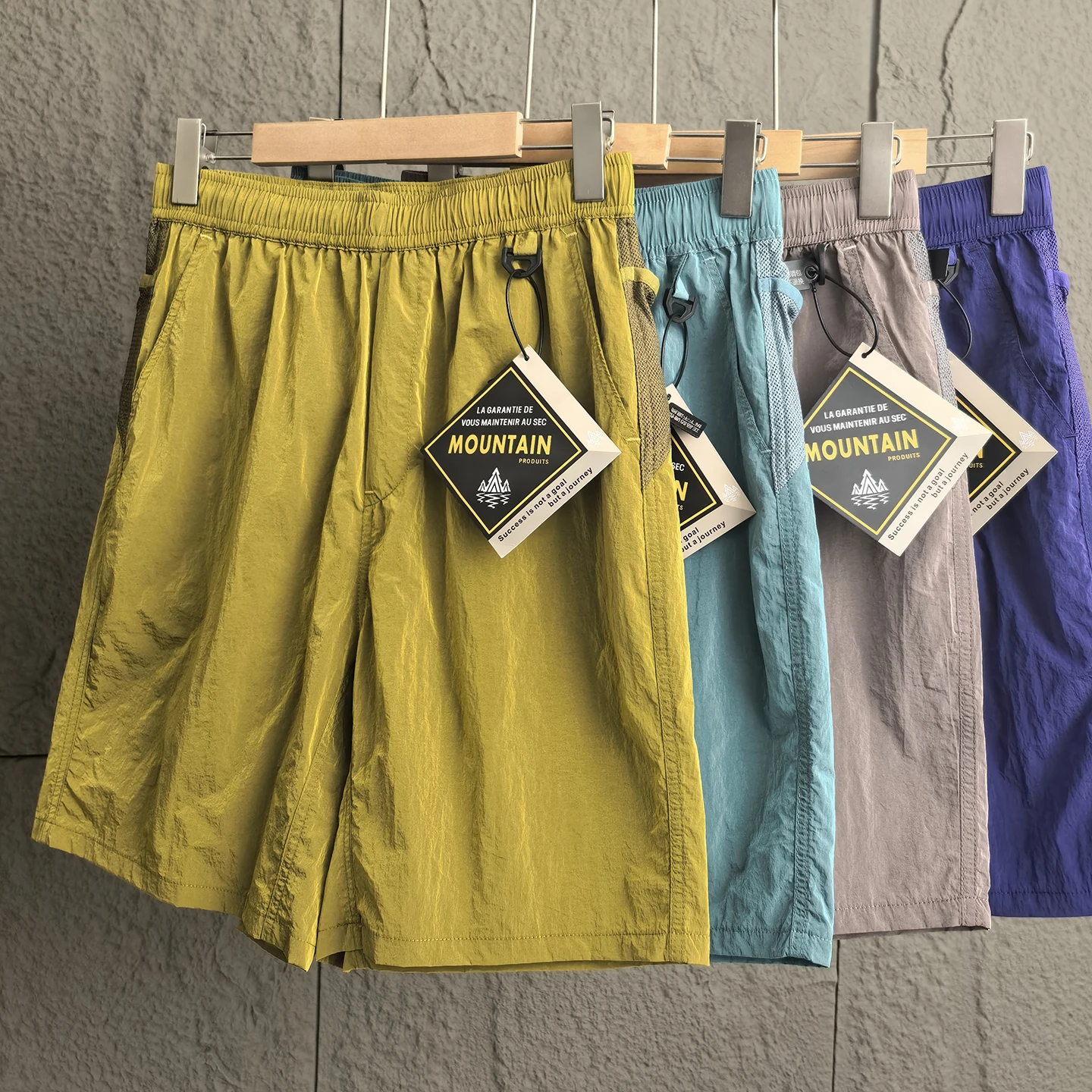 

Легкие летние молодежные шорты свободного кроя с металлической текстурой, влагоотводящие, прямые, спортивные, для активного отдыха