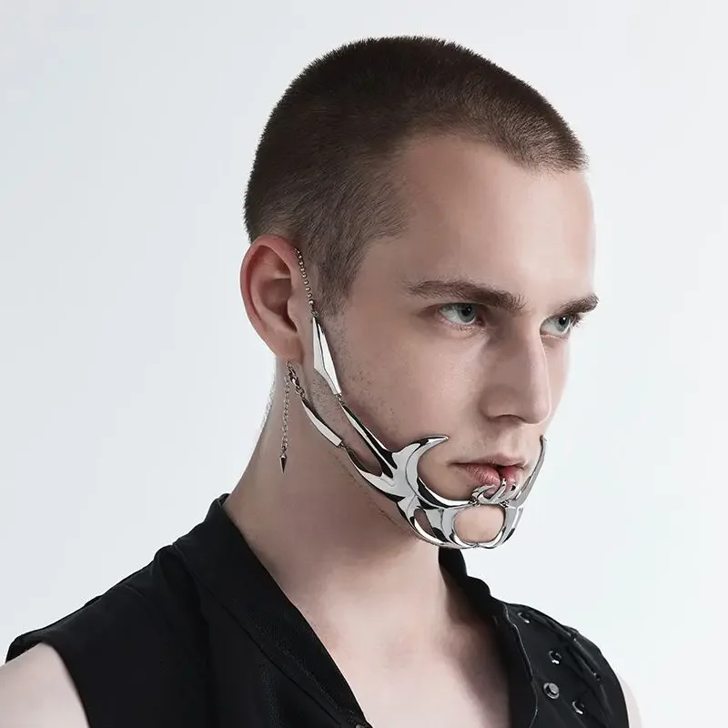 Máscara de lujo CyberPunk para hombres y mujeres, Color plateado Irregular, hueco, acero de titanio, accesorios faciales, pendiente para fiesta