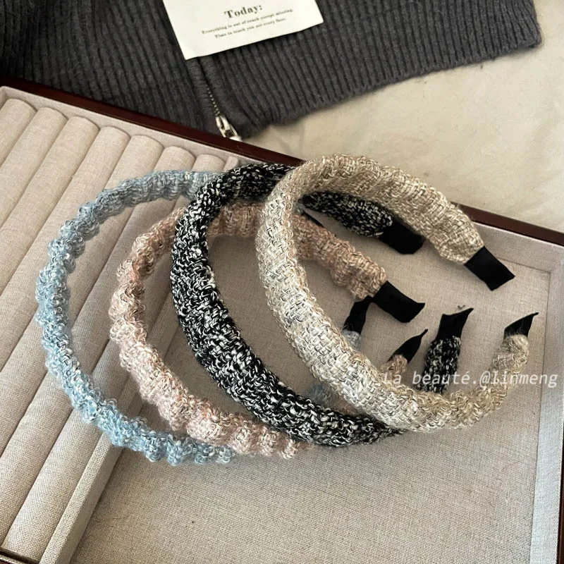 New Arrival Handmade Knitted Winter Headband Sweet Style Hairbands Fashionable Hair Accessory Versatile Ribbed hairbands 2025
