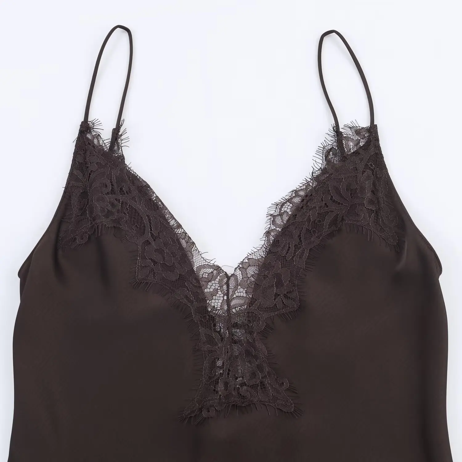 KONDALA فستان كامي نسائي أنيق طويل غير متماثل من الدانتيل موضة 2025 فستان طويل للحفلات المسائية للنوادي بدون أكمام فساتين عصرية