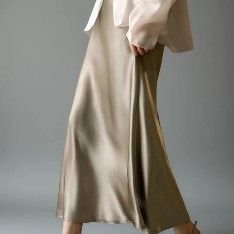 British Style Pleated Flowing Satin Fishtail Skirt with a Large Hem, Hip-Hugging, High-Waisted, Slimming, Long, High-End Black Glossy Polyester Long Skirt