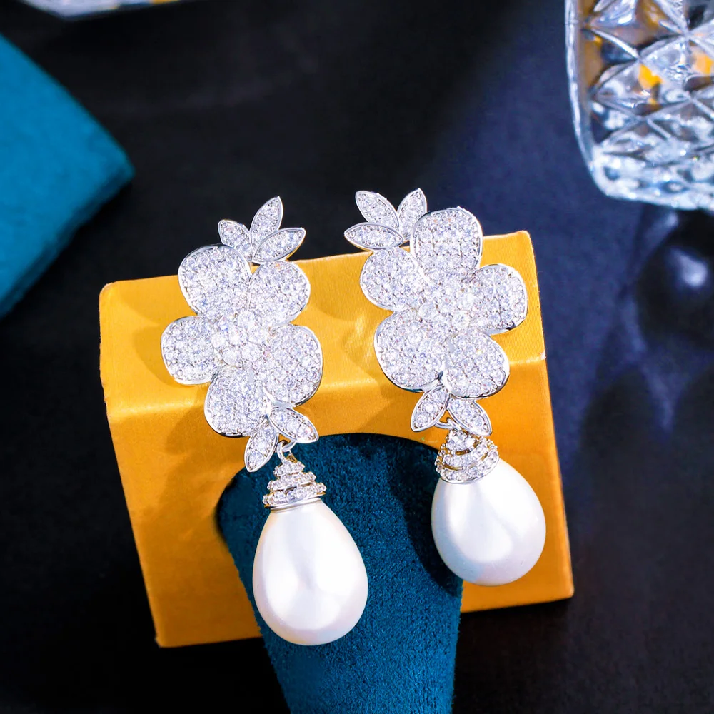 Pera-Boucles d'oreilles élégantes en or blanc pour femme, bijoux en forme de grande fleur, goutte d'eau, longue perle, mariage, fête, document cubique, E454