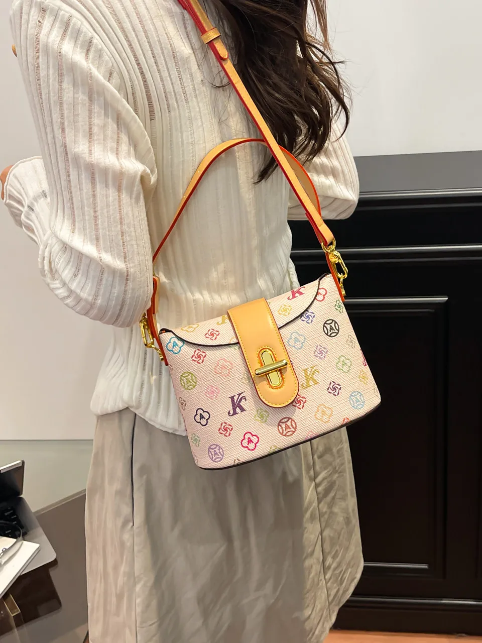 lvq-hong-kong-luxury-brand-small-square-bag-women's-2026-new-model-field-made-high-simulation-handbag-single-shoulder-crossbo