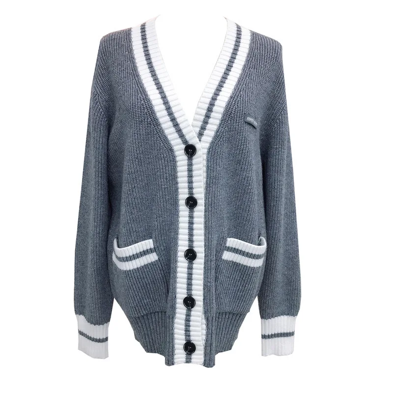 8220 Lazy Top im Miao-Stil, Herbst-Winter, V-Ausschnitt, Farbblock, hochwertiger, gerippter, dicker Strickpullover mit besticktem Buchstaben